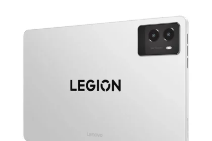 Lenovo Legion balta planšetė su dviguba galine kamera, skirta aukštos kokybės žaidimams ir darbui.