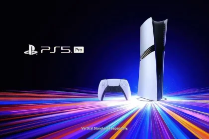 PS5 Pro konsolė su valdikliu spalvotame fone, spinduliuojanti ateities žaidimų patirtimi.